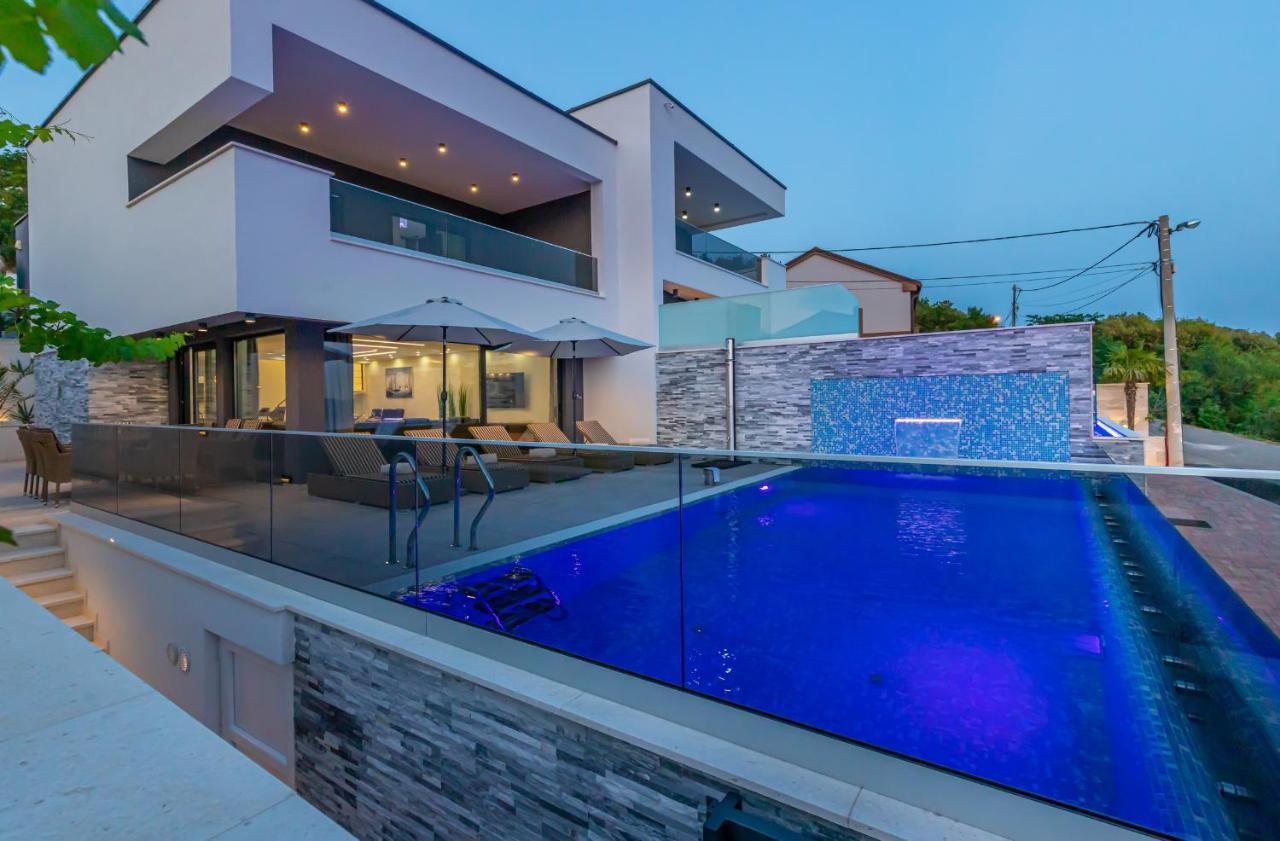 Luxury Villa Lorena With Heated Pool, Jacuzzi,Sauna And Seaview 茨里克韦尼察 外观 照片